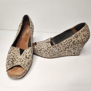 TOMS SHOES Snow Leopard Peep-Toe Wedge Shoes Animal Print